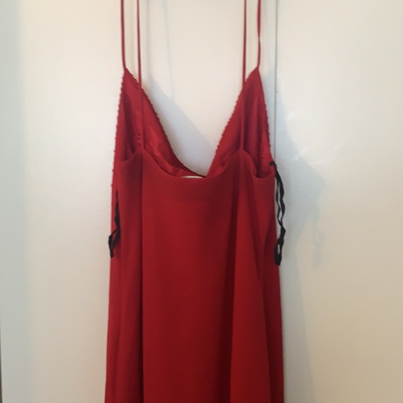 Red evening gown - Picture 2 of 3